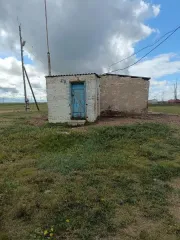 Склад ГМС 75,3 кв.м в Забайкальском крае. Нежилое здание (склад ГМС), 1 этаж, кадастровый номер 75:09:050101:364, площадь 75,30 кв.м. Адрес: Забайкальский край, Краснокаменский район, поселок Целинный, улица Гаражная, дом 5, строение 1. Имеется арест ФССП и запрет на регистрационные действия.