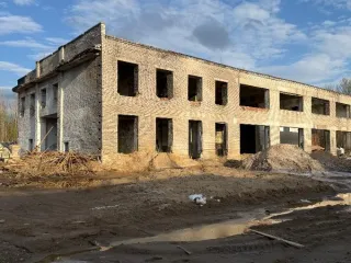 Единый недвижимый комплекс с кадастровым номером 11:04:0201001:389, (Производственный комплекс) состоящий из 5 объектов: - Гараж с ремонтной мастерской, кадастровый номер 11:04:0201001:259, площадью 1728 кв. м склад №3 кадастровый номер 11:04:0201001:255, площадью 37,3 кв. м Склад №2 кадастровый…