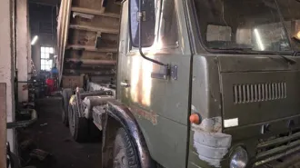 Автосамосвал КАМАЗ 5511С 2001 года, государственный регистрационный знак М127ОС 75RUS. Среднее "условно пригодное" состояние. Требует проведения обслуживания и ремонта отдельных систем и агрегатов. Внешний вид пригодный. Реализуемое имущество неоднократно подвергалось ремонту, в следствии чего…