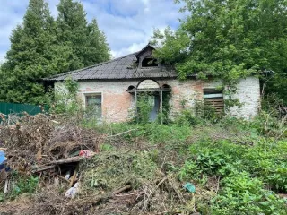Нежилое здание 197,8 кв.м с участком 1305 кв.м, Тульская область, Донской - нежилое здание с кадастровым номером 71:26:000000:1564, площадью 197,8 кв.м, по адресу: Российская Федерация, Тульская область, город Донской, мкр. Центральный, улица Советская, д.27; - расположенное на земельном участке…
