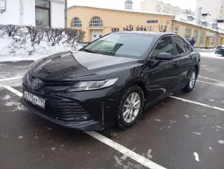 Toyota Camry 2018 года выпуска. Легковой автомобиль, седан. VIN: XW7BN4HK80S102909. Государственный регистрационный знак: О775ХУ799. Привод передний. Объем двигателя 1998 см³, мощность 150 л.с., экологический класс 5. Коробка передач — автомат. Пробег 73 818 км. Назначение: pryamie.
