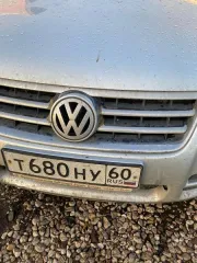 Volkswagen Touareg, 2004. 1/2 доля автомобиля Volkswagen Touareg, 2004 года выпуска, государственный номер Т680НУ60, идентификационный номер (VIN) WVGZZZ7LZ5D013957. Местонахождение: Псковская обл., г. Псков, ул. Народная, д. 37. Основание для реализации на торгах - постановление судебного…
