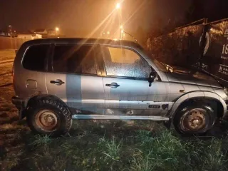 Шевроле Нива 2005 года, цвет темно-серый металлик. VIN: X9L21230050068370. ПТС: 23 УК 995879. Государственный номер: А477КХ790. Модель двигателя: 2123, бензиновый, номер 0078351. Мощность 58.5 л.с. (79.6 кВт), рабочий объем 1690 куб. см. Номер кузова: X9L21230050068370. Экологический класс второй…