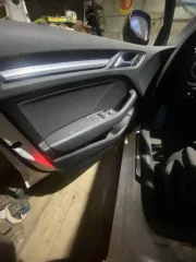 Audi A3 2017 года, 150 лс, АКПП. Модель: Audi A3; 2017 года выпуска; номер двигателя CZE 423023; VIN: WAUZZZ8VXH1060081. Авто после ДТП. Требуется многочисленный ремонт.