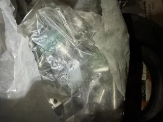 Пружинная опора - 1шт.; хомутовая опора для трубопровода - 2шт.; усилитель постоянного тока - 2шт.; комплект изделий, который может применяться в качестве комплекта уплотнений для гидравлических систем - 2шт.