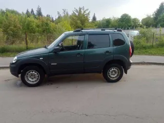 Chevrolet Niva 2013, 212300-55, год выпуска 2013, VIN X9L212300E0498967, гос. номер: О252СС57. Автомобиль на ходу, имеются отслоение каски на переднем бампере, пороги и задние арки сквозная коррозия, задняя дверь коррозия, подтекает основной радиатор или патрубки на радиаторе. Днище в хорошем…