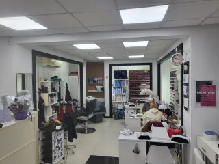 Нежилое помещение с кадастровым номером 39:15:142020:3070, общей площадью 53,1 кв.м., расположенное по адресу: Калининградская обл., г. Калининград, ул. Интернациональная, д. 30, корп. 1, пом. IV. Помещение находится в ТЦ "Yuzhny".