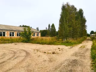 Здание с земельным участком в с. Станилово, д. 7 Недвижимое имущество, расположенное по адресу: Ярославская область, р-н. Некоузский, с. Станилово, д. 7, в составе:
- здания, назначение - нежилое, наименование - нежилое здание, количество этажей - 1, в том числе подземных – 0, общая площадь 925,1…