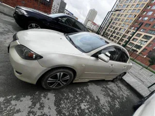 Mazda 3 2005 года выпуска, VIN: JMZBK12Z561360281. Обременен залогом в пользу ПАО "Совкомбанк".