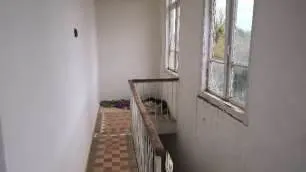 Нежилое помещение, количество этажей – 2, площадь застройки – 143,8 кв. м, полезная площадь – 162,8 кв. м, площадь здания внутренняя около 276,14 кв. м, площадь здания с верандами около 361,08 кв. м, расположенное на земельном участке 2497 кв. м, находящееся в селе Елыр Очамчырского района…