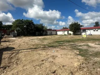 Земельный участок 1038 кв.м, Республика Крым Аренда земельного участка с кадастровым номером 90:07:010103:1689 площадью 1038+/-6 кв.м., расположенный по адресу: Республика Крым, Ленинский район, город Щёлкино, земельный участок 30Г, категория земель: земли населенных пунктов, вид разрешенного…