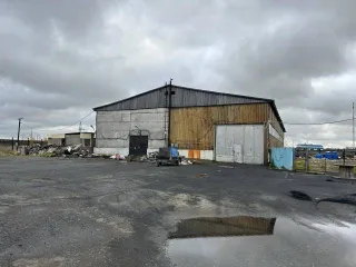 Имущественный комплекс в Новом Уренгое, включая ТМЦ, расположенный по адресу: Ямало-Ненецкий автономный округ, г. Новый Уренгой, восточная промзона (база), в том числе: право аренды земельного участка (на неопределённый срок) площадью 8317 кв. м, кадастровый номер 89:11:030302:120, расположенный в…