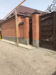 Жилое здание, площадь: 233 кв.м., кадастровый номер: 20:11:0401016:480 и земельный участок, площадь: 800 кв.м., кадастровый номер: 20:11:0401016:479. Категория земель: Земли населенных пунктов, Вид разрешенного использования: Для ведения личного подсобного хозяйства. Адрес  местоположение …