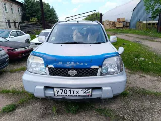 Nissan X-Trail, 2003 год, синий (голубой). ПТС: 25ТО 463044, госномер: У701TX125, двигатель: QR20320956A, мощность 150 л.с. Разрешенная максимальная масса 1685 кг, масса без нагрузки 1410 кг. Находится в совместной собственности.