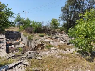 Комплекс строений и сооружений, 41240 кв. м, Республика Крым. Группа инвентарных объектов с расположенным под ними земельным участком по адресу: Республика Крым, Черноморский район, Медведевский с/с, комплекс строений и сооружений № 1, а именно: земельный участок пл. 41 240 +/- 355 кв. м, КН…