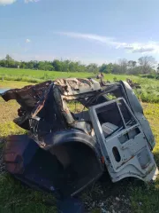Камаз 53215N 2004 грузовой автомобиль, марка: камаз, модель: 53215N, год изготовления: 2004, VIN: XTC53215N42230837. Особенности тех. состояния: не на ходу, КП и ДВС требуют капитального ремонта, кабина восстановлению не подлежит.