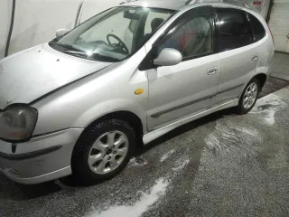 Nissan Tino 1999 года, 120 лс, 500000 км, АКПП. Автомобиль «Ниссан Тино» 1999 г.в., рег. №М779ВА142, № кузова V10002906, цвет: серый, VIN отсутствует. Номера не проверялись. Комплектность не проверялась. Пробег неизвестен. Сведения о коробке передач не предоставлены.