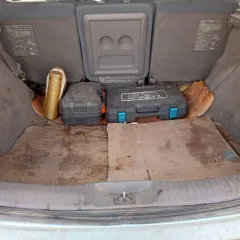 Nissan Tino 1999 года, 120 л.с., пробег 341813 км, АКПП. VIN кузова: V10-010299, номер двигателя: QG18 257875, объем 1769 см³, цвет синий, госномер У186ВР138. Требуется ремонт: значительная коррозия кузова, гнилые пороги и дно. Необходим ремонт АКПП, ходовой части и электрики (последствия…