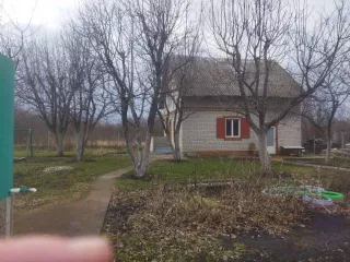 Земельный участок, кадастровый номер: 36:28:8415000:468 адрес: Воронежская область, р н Семилукский, с/п Лосевское, СНТ «Нива»  с. Лосево , ул. Ромашковая, уч. 149, площадь 1 500 м2. На данном земельном участке находится не зарегистрированное строение  дачный дом  размером 8 м. на 6.5 м., фундамент…