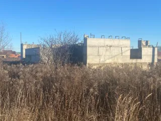 Земельный участок общей площадью 1500 кв.м. с расположенным на нем объектом незавершенного строительства по адресу: Российская Федерация, Орловская область, Орловский район, д. Малая Куликовка, ул. Полевая, д. 12. Объект незавершенного строительства проектируемое назначение: жилое, степень…