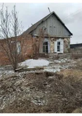 Доли дома и участков, 1561 кв.м, Кемеровская область. 1/4 доля дома и 1/4 доля земельного участка в Кемеровской обл., еще 1/4 доля дома и 1/4 доля земельного участка в Кемеровской обл., еще 1/4 доля земельного участка, площадью 1561 кв.м., назначение: Земли населенных пунктов, адрес…