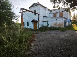 Здание школы 998,9 кв.м и котельной 8,8 кв.м с участками, Костромская область - нежилое строение (здание школы) с кад.ном. 44:07:010104:88, 998,9 кв.м., по адресу: Костромская обл., Костромской р-н, п. Апраксино, ул. Коммунаров, д. 28 с зем. уч, необходимым для его эксплуатации: 7190,0 кв.м., кад…