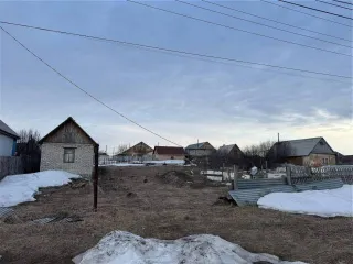 Земельный участок 1500 кв.м. Оренбургская область, Тюльганский район, поселок Тюльган, улица Высоцкого, 3-1. Категория земель: земли населенных пунктов. Разрешенное использование: для ведения личного подсобного хозяйства. Кадастровый номер: 56:33:1301005:26.