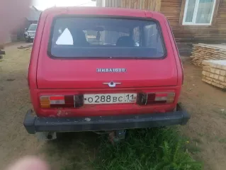 ВАЗ 2121 1990 года выпуска, госномер О288ВС11. Техническое состояние: удовлетворительное; массово механические и коррозийные повреждения, вплоть до сквозной коррозии. Цена: 189000 рублей.