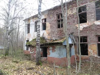 Земельный участок 2250 кв.м. и нежилое здание (казарма) 1086,6 кв.м, Архангельская область. Земельный участок площадью 2250 кв.м, кадастровый номер 29:16:241401:138, с расположенным на нем объектом недвижимости – нежилое здание (казарма) площадью 1086,6 кв.м, кадастровый номер 29:16:000000:1577…