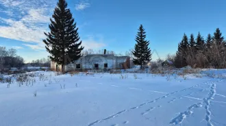 Земельный участок 6940 кв. м и здания 845,1 кв. м, Новосибирская область. Земельный участок, расположенный по адресу: Новосибирская область, Болотнинский район, п. Дивинка, ул. Октябрьская, здание 1б, кадастровый номер 54:03:031801:3, площадь 6940 кв. м., категория земель: земли населенных пунктов…