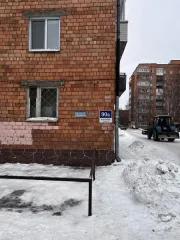 Квартира 41,5 м², Красноярский край, г. Назарово, ул. Арбузова, дом 90А, кв.61. Кадастровый №24:54:0104009:1187, площадь 41,5 кв.м. Задаток 392150 руб. Должник Ткачев П.С. Имеются сведения о зарегистрированных несовершеннолетних. По состоянию на 26.04.2026г. задолженность за капремонт 55974,45 руб…