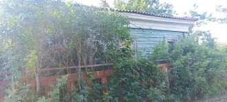 Жилое здание, площадь 42,9 кв.м., кадастровый номер 61:08:0070401:259 и земельный участок, площадь 1334 кв.м., категория земель - земли населенных пунктов, разрешенное использование - для ведения личного подсобного хозяйства, кадастровый номер 61:08:0070401:107. Адрес: Ростовская обл., Волгодонской…