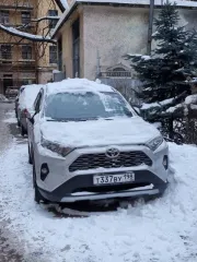 Toyota RAV4 2020 года, серебристый. VIN: XW7W43FV50S006179, госномер: Т337ВУ198. Автомобиль находился в эксплуатации, может иметь скрытые недостатки.