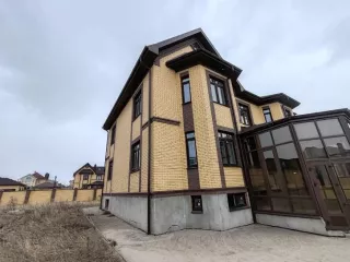 Индивидуальный жилой дом, назначение: жилое. Площадь: 468,5 кв.м. Количество этажей, в том числе подземных этажей: 3, в том числе подземных 1.  Кадастровый номер: 48:20:0014701:8438, Адрес (местоположение): Российская Федерация, Липецкая обл., г. Липецк, пер. Живописный, д. 3. Арбитражным судом…