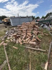 Сосна, чурки 40-45 см, 506 шт., 9,7 м³. Древесина породы сосна в виде распиленных на чурки длиной 40-45 см диаметром 8-30 см, 506 шт., 9,7 куб.м. АС ПИБИ 11-009797. Количество и породный состав древесины: древесина породы сосна в виде распиленных на чурки длиной 40-45 см диаметром 8-30 см, 506 шт…
