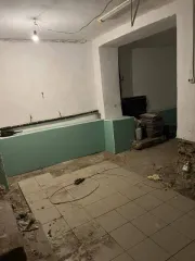 Нежилое помещение 169.8 м² в Москве по адресу: 1-й Войковский проезд, дом 12. Общая площадь 169.8 кв.м. включает подвал, помещения I (комнаты 4-12), помещение II (комната 1) и помещение IV (комната 1). Кадастровый номер: 77:09:0003017:8003. Имущество обременено залогом в пользу Департамента…