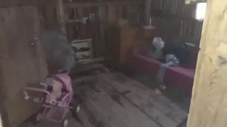 Дом, площадью 33,4 кв.м., кадастровый номер: 18:12:051067:255, расположенный на земельном участке, площадью 1 127 кв.м., кадастровый номер: 18:12:051067:19, адрес: Российская Федерация, Респ. Удмуртская, Кезский р-н, п. Кез, ул. Азина, д. 10, кв. 2