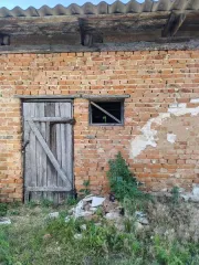 Нежилое здание и земельный участок под зданием с кадастровым номером 31:12:0702005:775 Нежилое здание (сарай) и земельный участок под зданием, расположенные по адресу: Белгородская область, Краснояружский муниципальный округ, п. Красная Яруга, ул. Набережная, стр. 43/5с, а именно:   - нежилое…