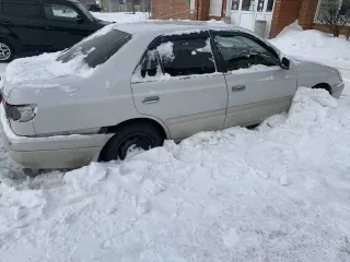 Toyota Corona Premio 2000 года, кузов ST2100051459, пробег 450000 км, автоматическая коробка передач, состояние не на ходу.