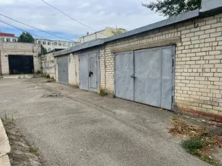 Гараж, площадь 47,1 кв.м, количество этажей 2, в том числе подземных 1, кадастровый номер 26:12:030102:693. Земельный участок, площадь 43,6 ± 2,3 кв.м, кадастровый номер 26:12:030110:2. Адрес: Ставропольский край, г. Ставрополь, ул. Пушкина, в районе жилого дома № 3а, в квартале 75. Назначение…