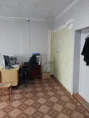 Здание администрации 257.7 кв.м и земельный участок 1104 кв.м. Вологодская область, Кичменгско-Городецкий муниципальный район, сельское поселение Городецкое, с. Сараево, ул. Центральная, д. 25. Кадастровый номер здания: 35:17:0201025:83, земельного участка: 35:17:0201025:69. Состояние…