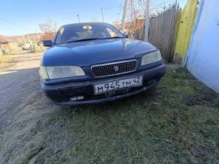 Toyota Sprinter 1998 года, 100 лс, 300000 км, АКПП. VIN отсутствует, кузов № H077749, цвет синий. Коробка затягивает при переключении. По кузову есть недостатки, имеются сколы. В правой стороне спереди не понятные стуки. Возможно наличие иных скрытых недостатков.