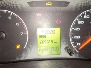 Lada Granta 2017 года выпуска, VIN XTA219010N0485462. Объем двигателя 1596 см³, мощность 87 л.с. Пробег 209728 км. Легковой автомобиль.