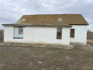 Здание нежилое площадью 144,50 кв.м. с кадастровым номером 08:04:240101:747 и земельный участок площадью 336,00 кв.м. с кадастровым номером 08:04:240101:466, расположенных по адресу: Республика Калмыкия, п. Кегульта, ул. Центральная, д. 24