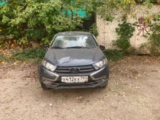 LADA Granta 2021 года, серая. VIN: XTA219040N0815339, госномер X412KX797. Двигатель: 11182 6972425, мощность 89.7 л.с. (66 кВт), объем 1596 см³. ПТС 1643 01040686893 от 29.12.2021, СТС 99 39 958002 от 29.03.2022. Автомобиль находится в залоге.