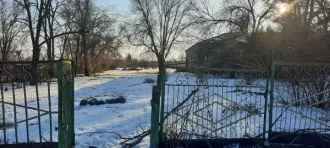 Нежилое здание с кадастровым номером 61:06:0060209:131 площадью 375,2 кв. м., расположенное по адресу: Ростовская область, Веселовский р-н, х. Красное Знамя, пер. Школьный, 7 иземельный участок с кадастровым номером 61:06:0060209:12 площадью 5600 кв. м., расположенный по адресу: Ростовская область…