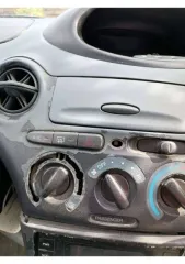 Toyota Vitz 1999 года, 70 л.с., пробег 300000 км, автоматическая коробка передач. Цвет синий, VIN 39 РН 120962, государственный номер О486АХ154. Разрешенная максимальная масса 1270 кг, снаряженная масса 980 кг.