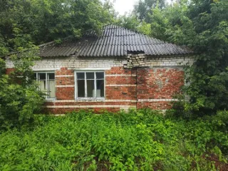 Нежилое здание под снос, общей площадью 160,2 кв.м., с кадастровым номером 21:22:080202:197, расположенное по адресу: Чувашская Республика, р-н. Шемуршинский, с. Трехизб-Шемурша, пер. Центральный, д. 5. Год ввода в эксплуатацию: 1986. Количество подземных этажей: 0. Вид ограничений и обременений…