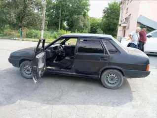 Автомобиль ВАЗ-21099, VIN ХТA210990Х2520733, год выпуска 1999, цвет серебристо-черный, рег.знак А800АЕ15