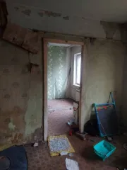 1/4 доли квартиры 47.8 кв. м в Тульской области, г. Новомосковск, ул. Олимпийская, д. 3а, кв. 62. Назначение: жилое, этаж 1. Кадастровый номер: 71:29:010702:581.